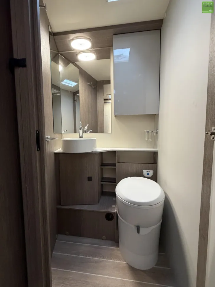 Fahrzeugbild Roller Team Zefiro 267 Integral 180PS 400W Solar 2xLithium #23