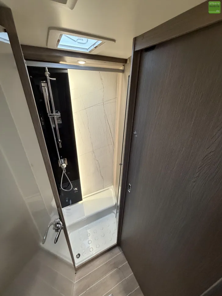 Fahrzeugbild Roller Team Zefiro 267 Integral 180PS 400W Solar 2xLithium #24