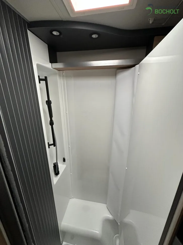 Fahrzeugbild Knaus LIVE WAVE 650 MEG PLATINUM SELECTION Adaptiver Tempomat / Lithium / Markise #18