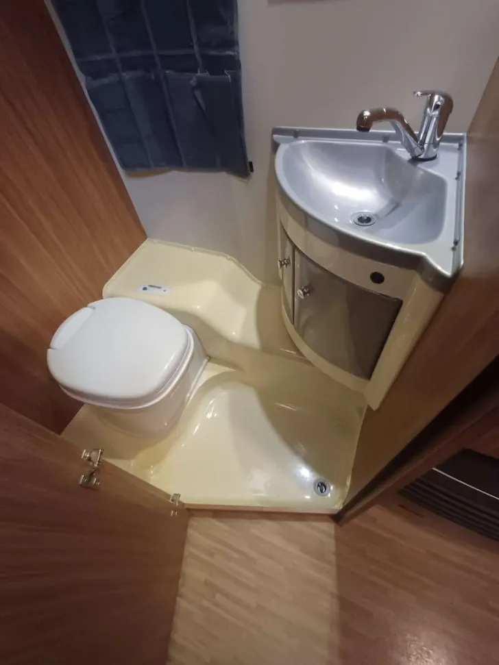 Fahrzeugbild Carado C 161 L #18