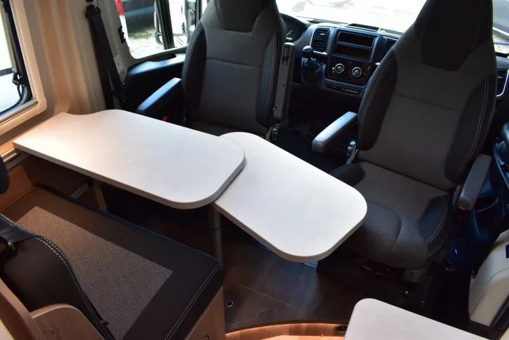 Fahrzeugbild Carado CV 602 pro Längsbetten, 2. Batterie, 5,99 #10