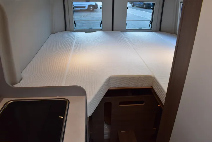 Fahrzeugbild Carado CV 602 pro Längsbetten, 2. Batterie, 5,99 #13