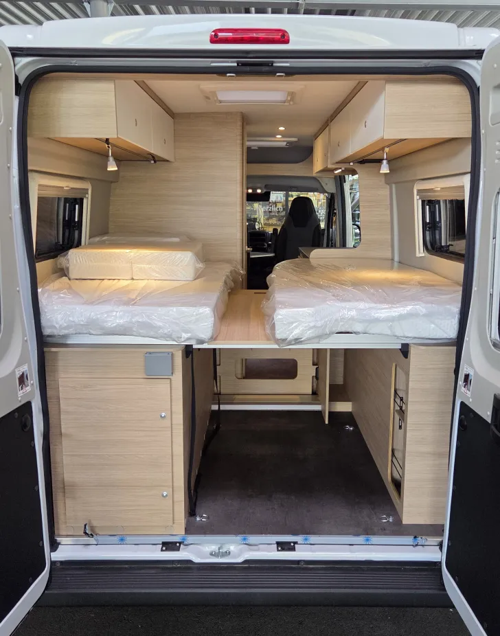 Fahrzeugbild Roadcar R 640 mit Längsbetten #8