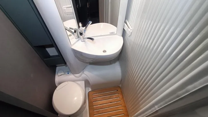 Fahrzeugbild Laika Kosmo L 319 Sie sparen EUR 15.000 #9