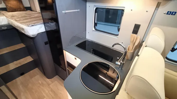 Fahrzeugbild Laika Kosmo L 319 Sie sparen EUR 15.000 #10