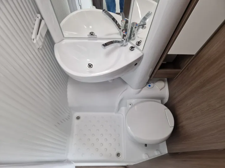 Fahrzeugbild Carado V 337 #24