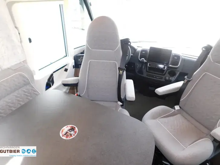 Fahrzeugbild Malibu I 460 LE Liste:  134.370 #8