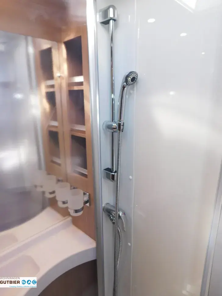 Fahrzeugbild Malibu I 460 LE Liste:  134.370 #27