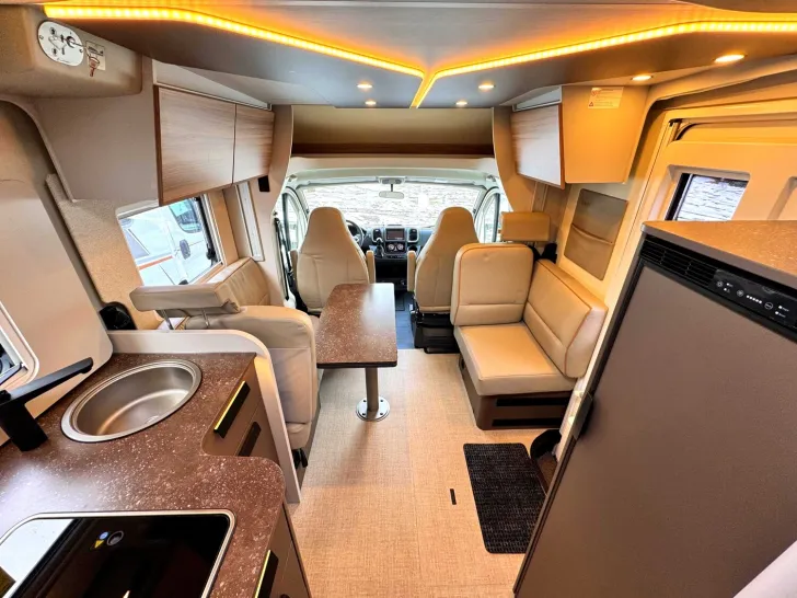 Fahrzeugbild Bürstner B66 TD 732 HUBBETT|LEDER|NAV+RFK|MARKISE|LITHIUM #6
