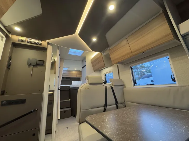 Fahrzeugbild Bürstner B66 TD 690 HUBBETT|LEDER|NAV+RFK|MARKISE|LITHIUM #10