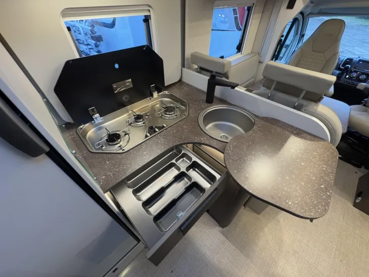 Fahrzeugbild Bürstner B66 TD 690 HUBBETT|LEDER|NAV+RFK|MARKISE|LITHIUM #12