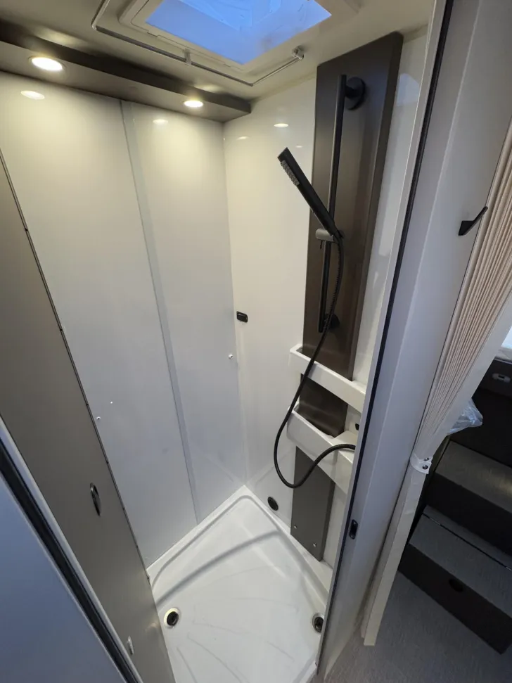 Fahrzeugbild Bürstner B66 TD 690 HUBBETT|LEDER|NAV+RFK|MARKISE|LITHIUM #20