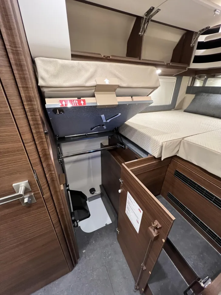 Fahrzeugbild Carthago chic c-line T 4.9 LE Mercedes (329) #28