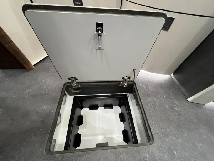 Fahrzeugbild Carthago chic c-line T 4.9 LE Mercedes (329) #38