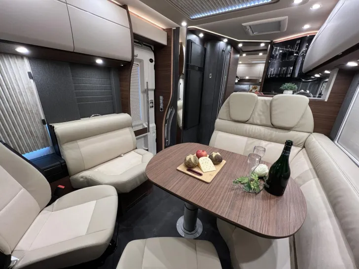 Fahrzeugbild Carthago chic c-line I 4.9 LE Mercedes (322) #16