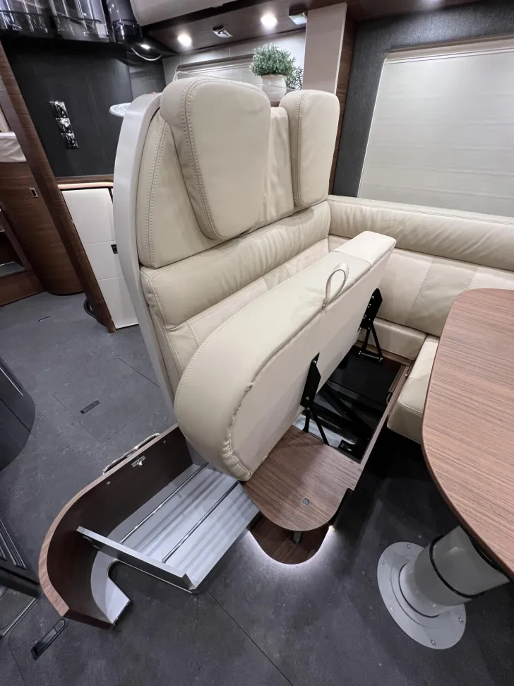 Fahrzeugbild Carthago chic c-line I 4.9 LE Mercedes (322) #40
