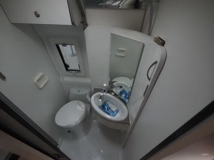 Fahrzeugbild Clever Celebration, Schwenkbad, Tageszulassung ! #16