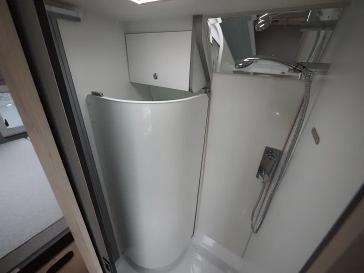 Fahrzeugbild Clever Celebration, Schwenkbad, Tageszulassung ! #18