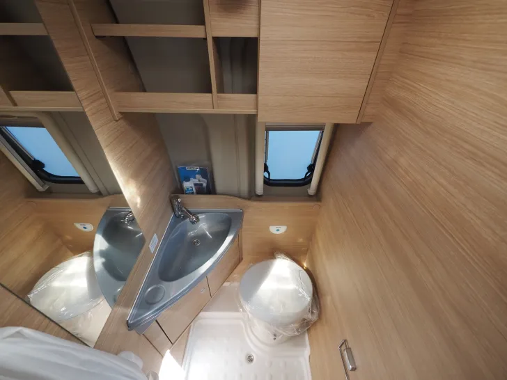 Fahrzeugbild Roadcar R 540 , 3. Bett, WC Fenster, Tageszulassung! #12