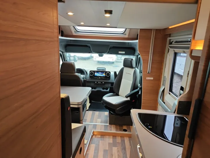 Fahrzeugbild Weinsberg CaraCompact Suite MB EDITION PEPPER 640 MEG LTE #17