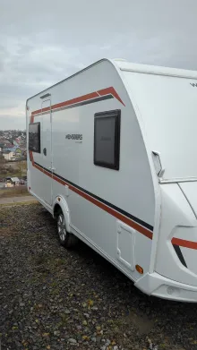 Schräg Vorne Weinsberg CaraOne 450 FU EDITION [HOT] 1500kg - 1205