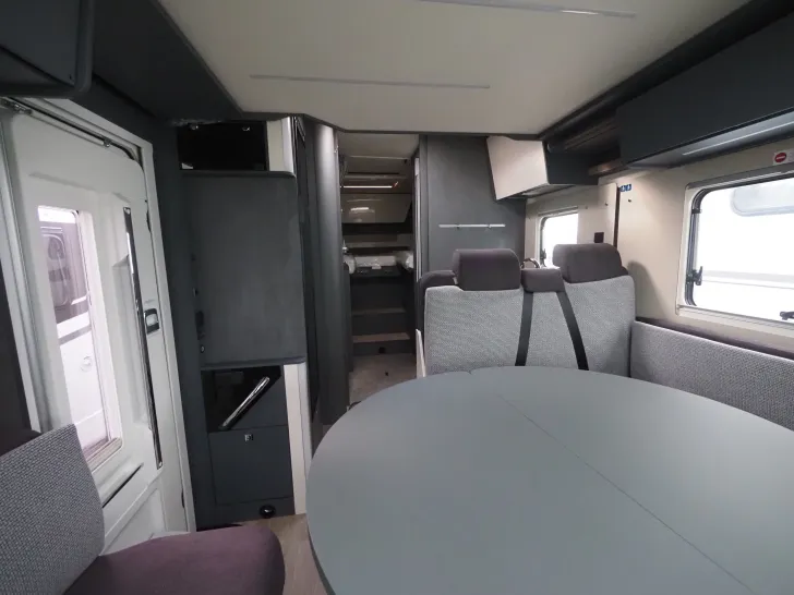 Fahrzeugbild Laika KOSMO L 409, Hubbett, Navi & Kamera, uvm. #5