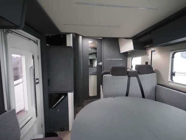 Fahrzeugbild Laika KOSMO L 409, Hubbett, Navi & Kamera, uvm. #6