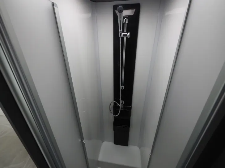 Fahrzeugbild Laika KOSMO L 409, Hubbett, Navi & Kamera, uvm. #12