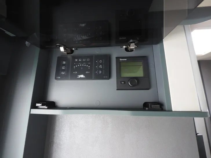 Fahrzeugbild Laika KOSMO L 409, Hubbett, Navi & Kamera, uvm. #14