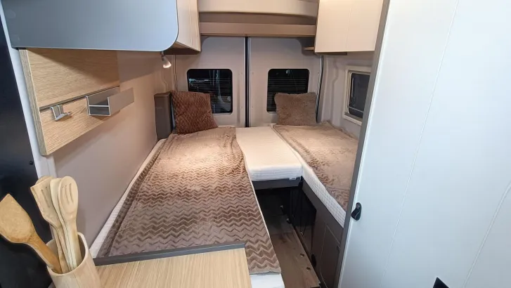 Fahrzeugbild LMC Innovan Ford 592 Sondermodell sofort Verfügbar #9