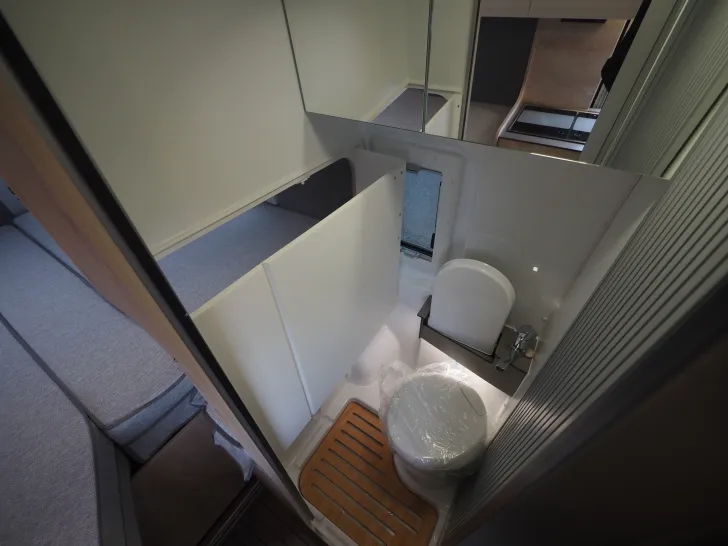 Fahrzeugbild Clever Spirit, Längsbett 6m, D+E Heizung, Tageszul. ! #10