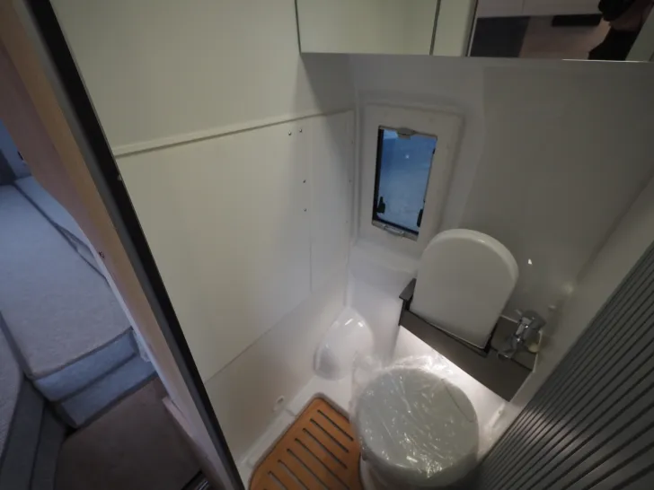 Fahrzeugbild Clever Spirit, Längsbett 6m, D+E Heizung, Tageszul. ! #11