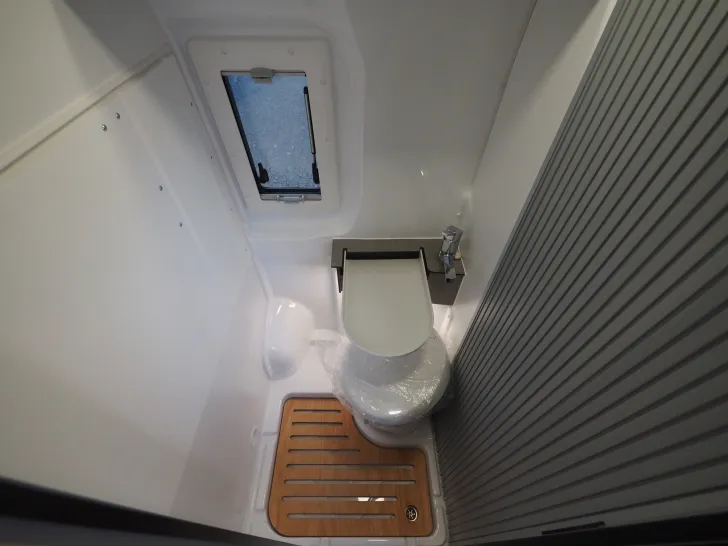 Fahrzeugbild Clever Spirit, Längsbett 6m, D+E Heizung, Tageszul. ! #12