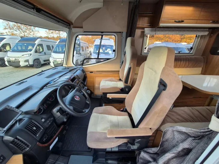 Fahrzeugbild Frankia Holiday Class 680 SD Frühlingsangebot #11