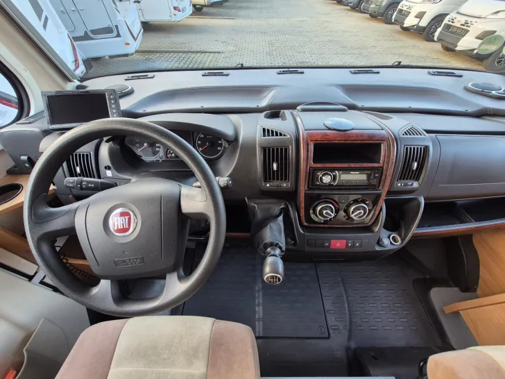 Fahrzeugbild Frankia Holiday Class 680 SD Frühlingsangebot #13