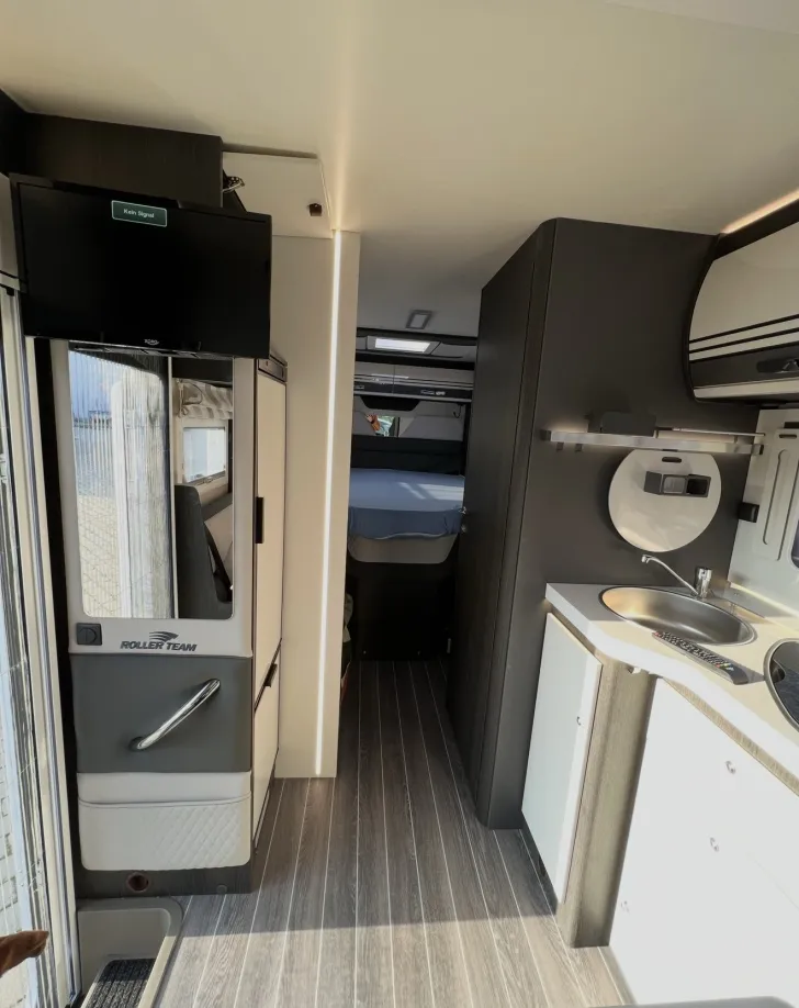 Fahrzeugbild Roller Team ZEFIRO 267 Integral top Zustand #3