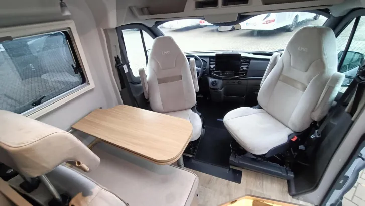 Fahrzeugbild LMC Innovan 590 Ford 165 PS Automatik #10