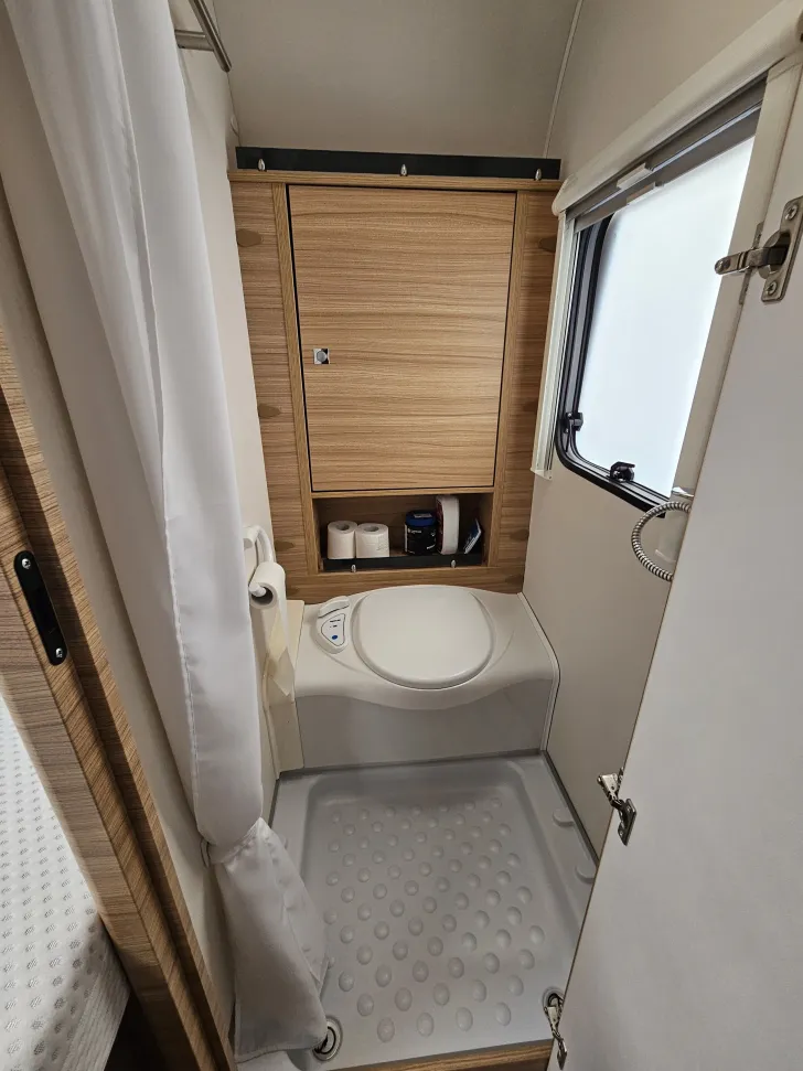 Fahrzeugbild Dethleffs Camper 560 FMK 04/2019 - inkl. Isab #8