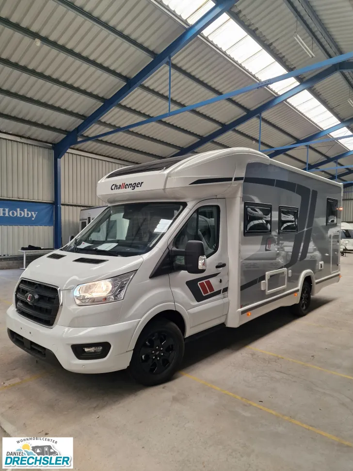 Fahrzeugbild Challenger 317 Graphite Edition #1