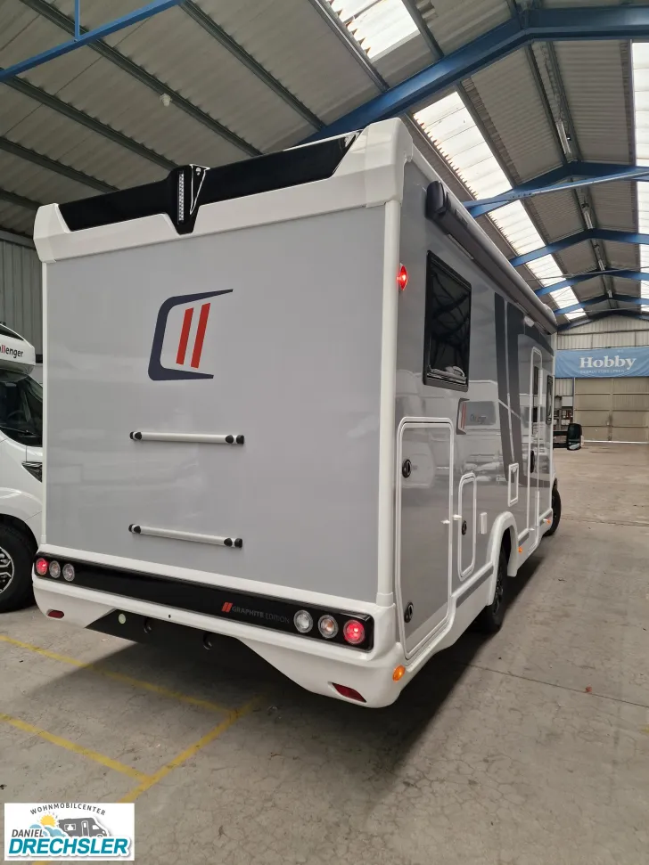 Fahrzeugbild Challenger 317 Graphite Edition #4