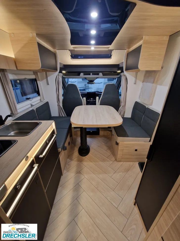 Fahrzeugbild Challenger 317 Graphite Edition #8