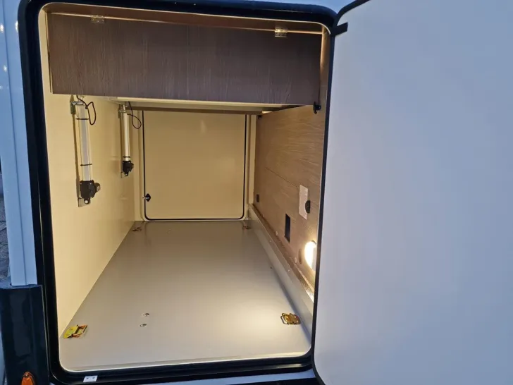 Fahrzeugbild Roller Team Zefiro Power Edition 266 TL 180PS* ACC*SAT*LITHIUM* #17