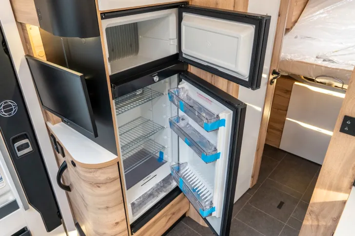 Fahrzeugbild Le Voyageur Eterna 7.8 CF 180PS+AUT+4.4T+ALDE+SOLAR #17