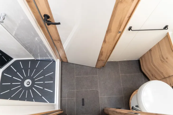 Fahrzeugbild Le Voyageur Eterna 7.8 CF 180PS+AUT+4.4T+ALDE+SOLAR #18