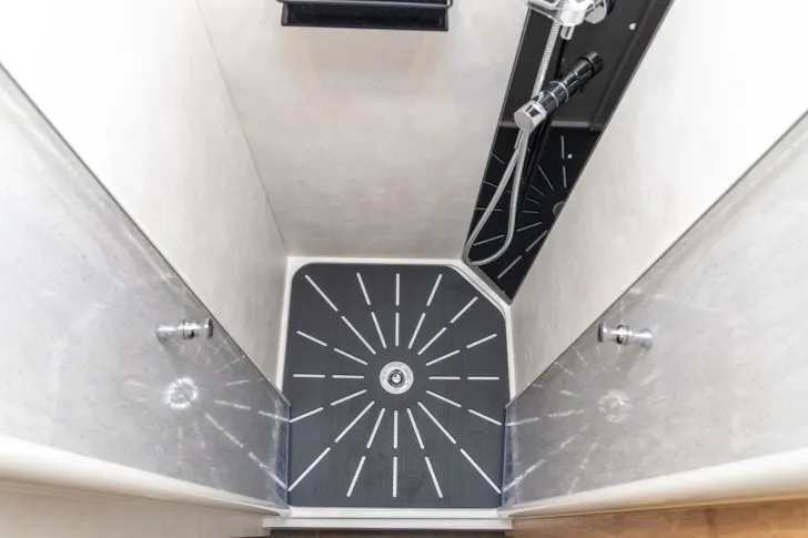 Fahrzeugbild Le Voyageur Eterna 7.8 CF 180PS+AUT+4.4T+ALDE+SOLAR #20