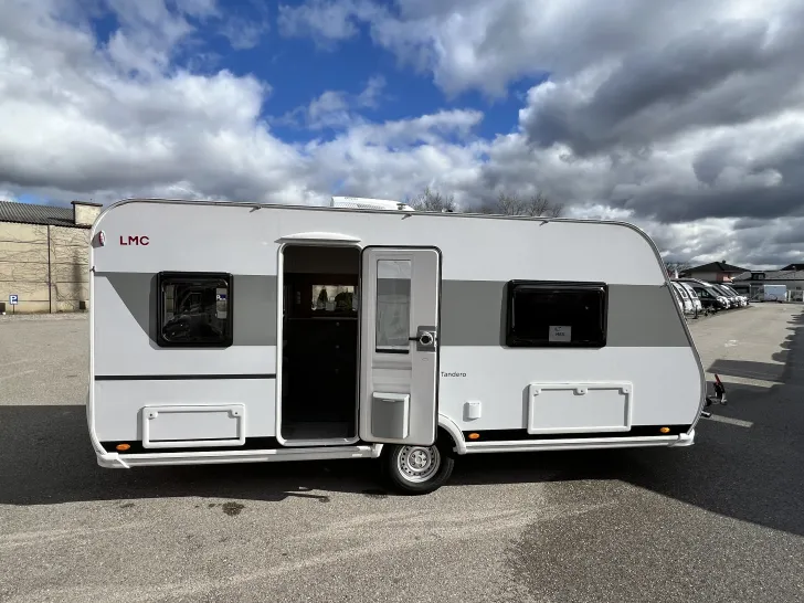 Fahrzeugbild LMC Tandero 480 D mit Dachklimaanlag, Radträger #10