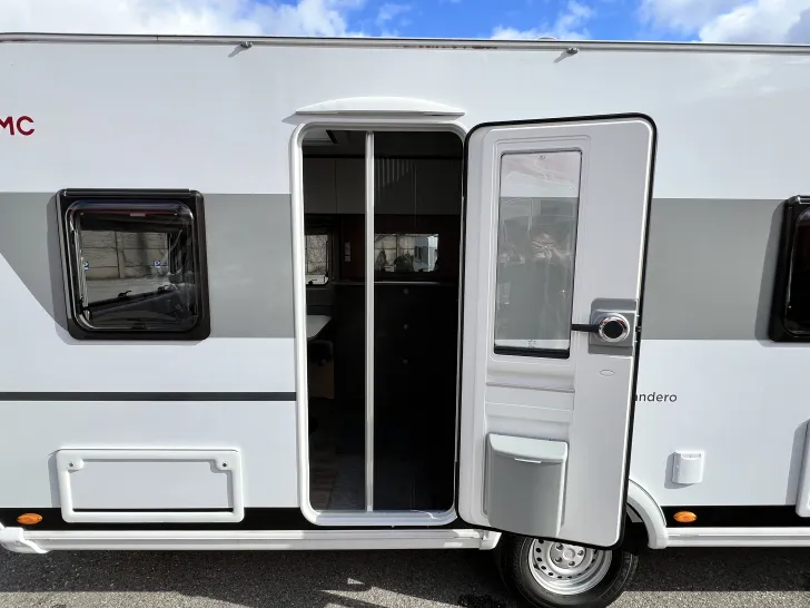 Fahrzeugbild LMC Tandero 480 D mit Dachklimaanlag, Radträger #11