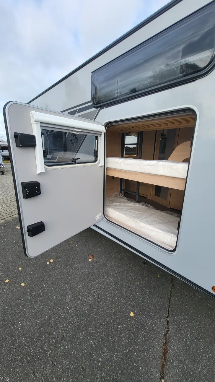 Fahrzeugbild Knaus Südwind 500 QDK Black Selection 3 Etagenbett mit Garagentür #9