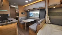 Sitzgruppe Knaus Südwind 500 QDK Black Selection 3 Etagenbett mit Garagentür