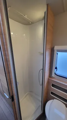 Fahrzeugbild Knaus Südwind 500 QDK Black Selection 3 Etagenbett mit Garagentür #20